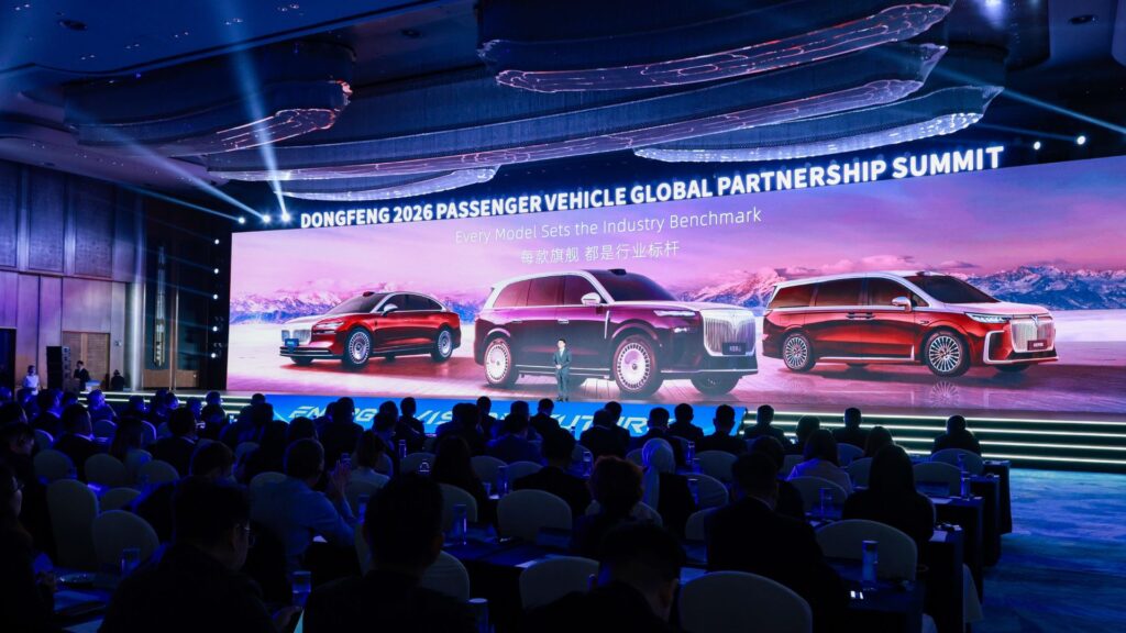 VOYAH UAE Takes Part in Global Passenger Vehicle Partnership Summit in Xiamen